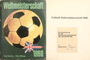 Fußball - Weltmeisterschaft 1966 (Franz Beckenbauer által aláírt példány)