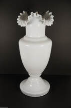 Tejüveg fújt, szakított üveg váza -  19. század vége