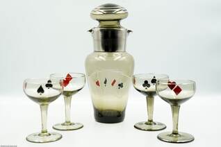 Francia kártyamintás art deco üveg italos készlet 4 pohárral és egy palackkal 20. század első fele