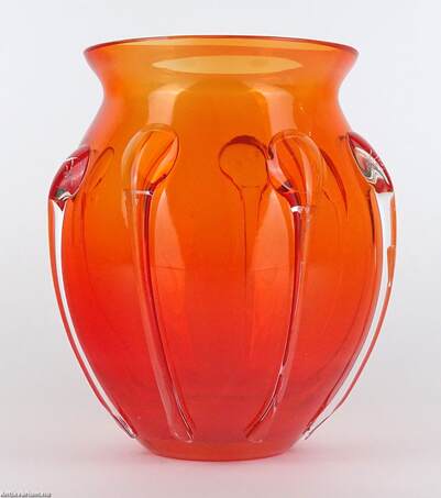 Carlo Moretti,  - Carlo Moretti Murano Sommerso narancssárga üveg váza 1960 – Aukció – Gyűjteményárverezés: 2. üveg árverés, 2023. 01.