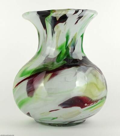 Carlo Moretti,  - Carlo Moretti Murano színes üveg váza 20. század közepe – Aukció – Gyűjteményárverezés: 2. üveg árverés, 2023. 01.