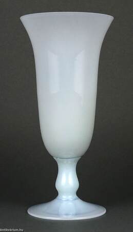  - Empoli (Olaszország) opalin üveg kehely 20. század első fele – Aukció – Gyűjteményárverezés: 2. üveg árverés, 2023. 01.