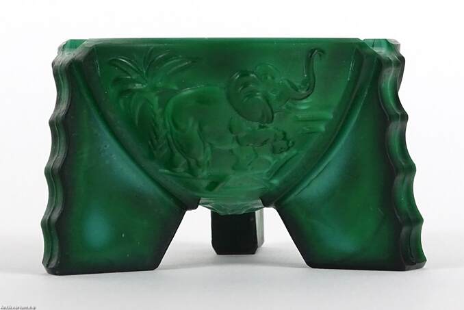 Heinrich Hoffmann,  - Heinrich Hoffmann art deco malachit zöld üveg hamutál 20. század első fele – Aukció – Gyűjteményárverezés: 2. üveg árverés, 2023. 01.