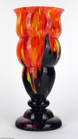 Wilhelm Kralik,  - Kralik art deco tango üveg váza – Aukció – Gyűjteményárverezés: 2. üveg árverés, 2023. 01.