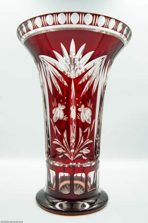  - Kralik csiszolt piros üveg váza 20. század eleje 28 cm – Aukció – Gyűjteményárverezés: 2. üveg árverés, 2023. 01.