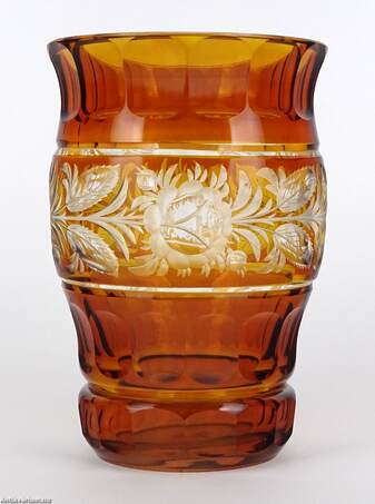  - Moser art deco csiszolt borostyán színű üveg váza 1920 – Aukció – Gyűjteményárverezés: 2. üveg árverés, 2023. 01.