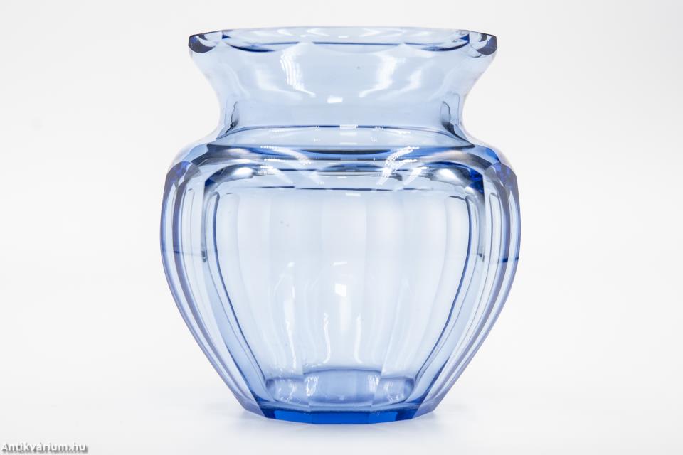 Josef Hoffmann,  - Moser kék váza 12. – Aukció – Gyűjteményárverezés: 4. üveg árverés, 2023. 08.