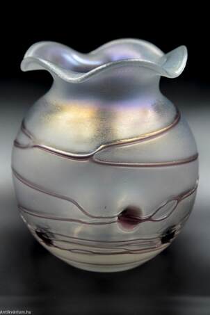  - Poschinger Aeolus szecessziós irizált üveg váza  – Aukció – Gyűjteményárverezés: 2. üveg árverés, 2023. 01.