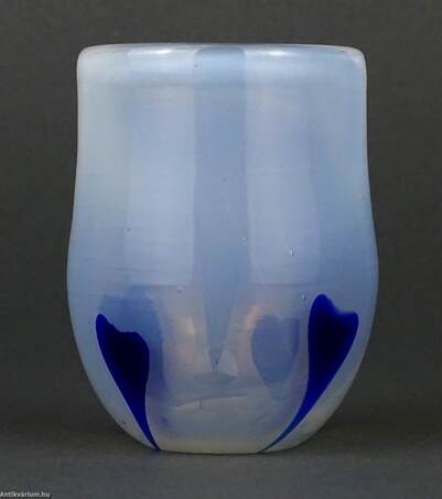  - Skandináv pohár opalin üveg 20. sz közepe – Aukció – Gyűjteményárverezés: 2. üveg árverés, 2023. 01.