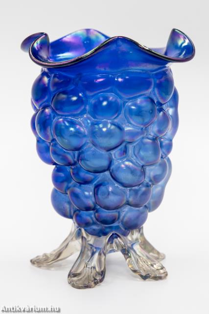 Wilhelm Kralik,  - Wilhelm Kralik Sohne szecessziós lüszteres kék üveg váza 20. század eleje – Aukció – Gyűjteményárverezés: 3. üveg árverés, 2023. 04.